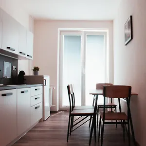 Zarohem 2 Bedrooms In Center With Balcony Apartmán